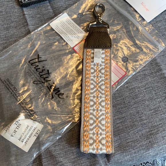 Wide wristlet straps by Thirty One - Picture 4 of 5